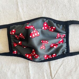 Disney Minnie Mouse Polka Dot Bow Face Mask: Never Worn